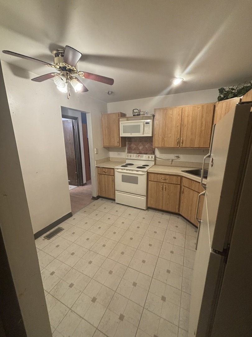 1050 Holbrook Road, Unit 1H Homewood, IL 60430 - Photo 2 of 14