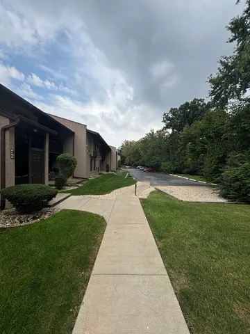 $130,000 | 1050 Holbrook Road, Unit 1H, Homewood, IL 60430