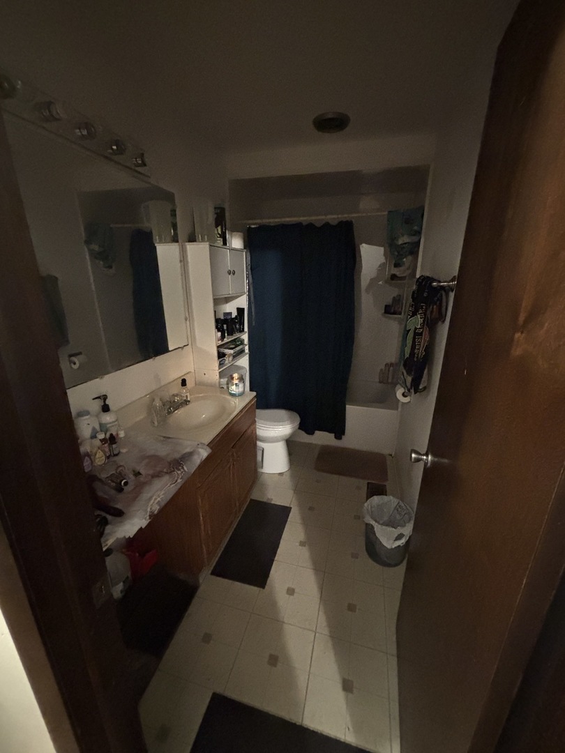 1050 Holbrook Road, Unit 1H Homewood, IL 60430 - Photo 7 of 10 a living room with furniture and a fireplace