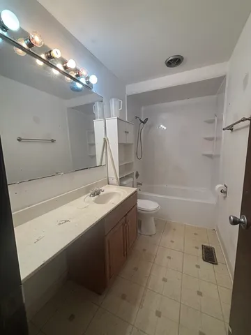 $125,000 | 1050 Holbrook Road, Unit 1H, Homewood, IL 60430