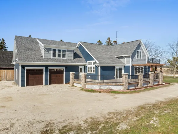 $612,000 | 3202 Mirro Drive, Manitowoc, WI 54220