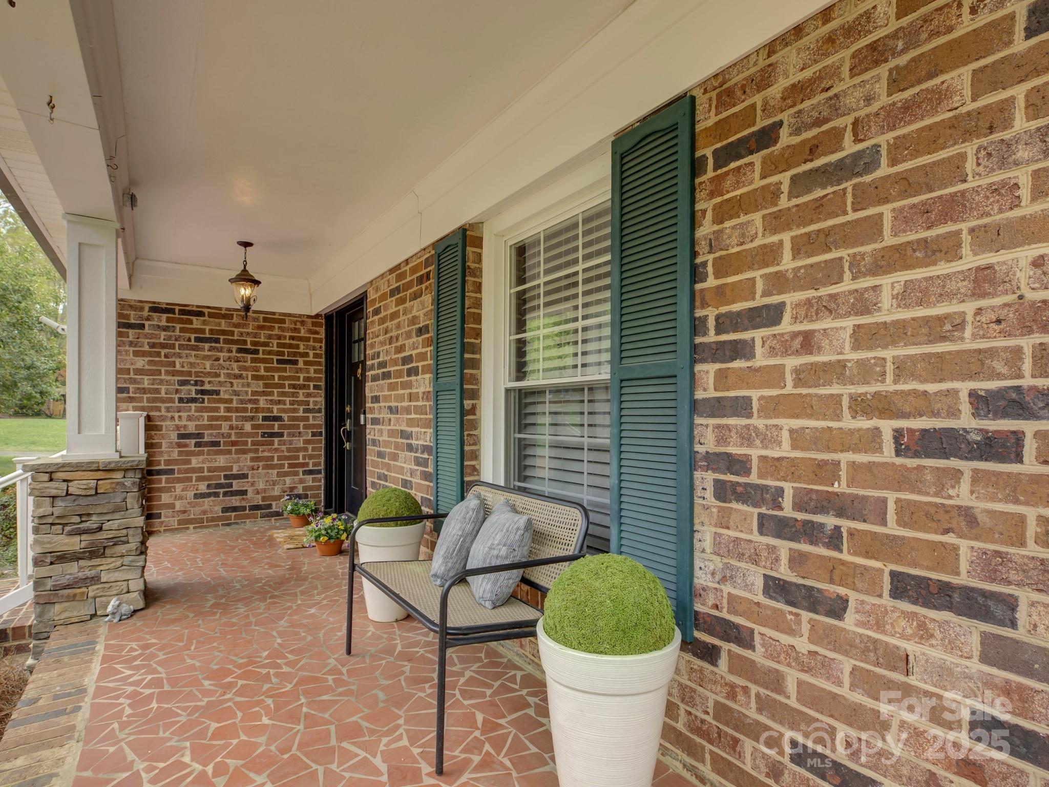 1340 Braeburn Road Charlotte, NC 28211 - Photo 4 of 46 a living room filled with furniture and a potted plant