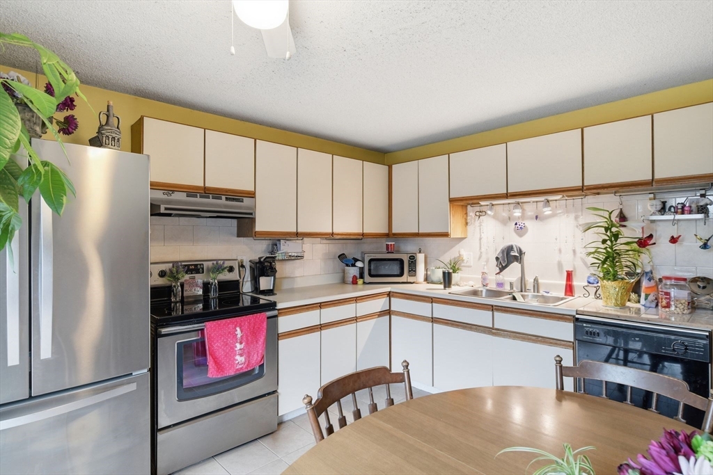 64-66 Ferris Street Springfield, MA 01151 - Photo 8 of 23