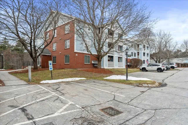 $299,900 | 12 Timberwood Drive, Unit 206, Goffstown, NH 03045