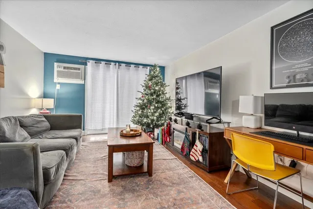 $299,900 | 12 Timberwood Drive, Unit 206, Goffstown, NH 03045