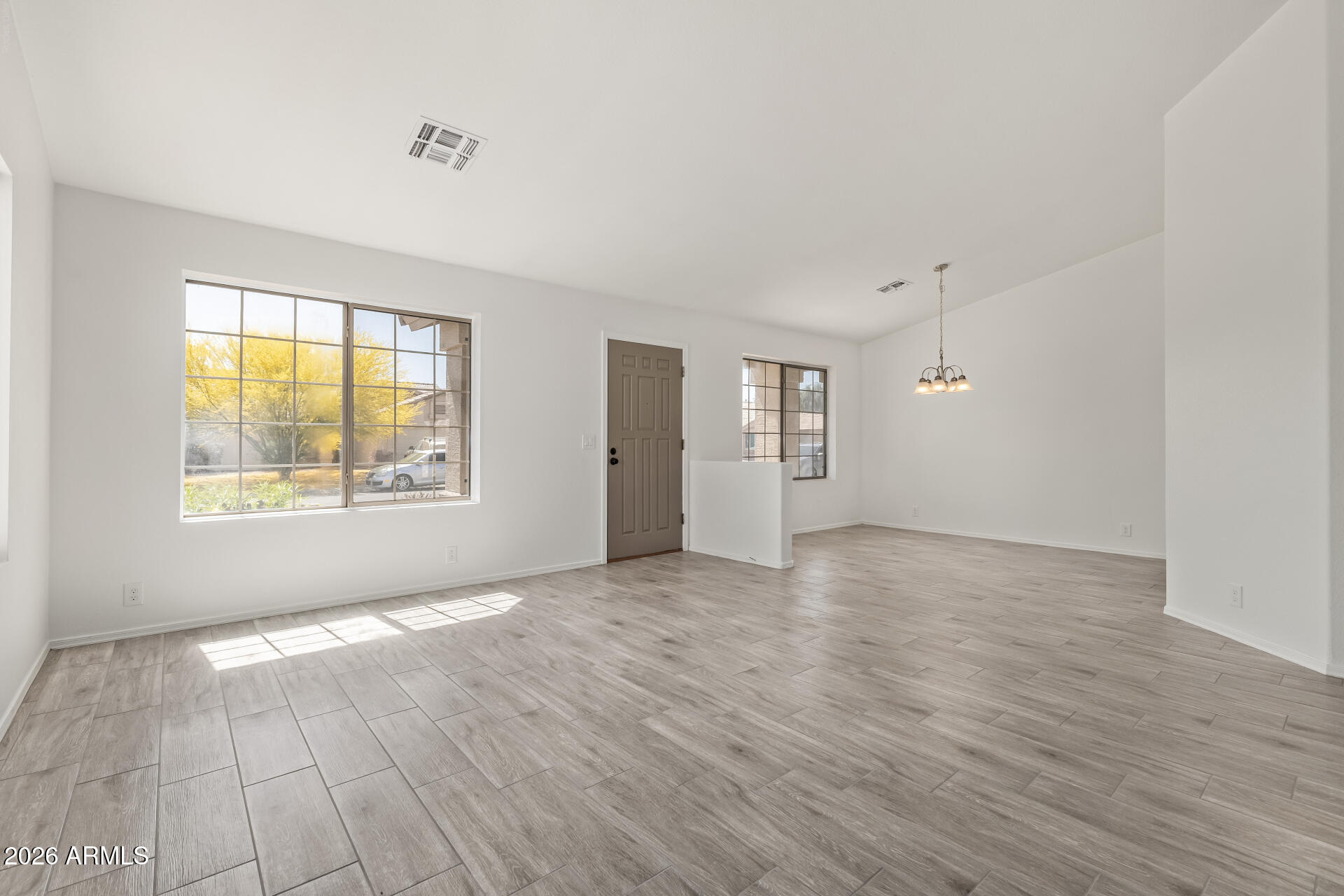 10304 West Windsor Boulevard Glendale, AZ 85307 - Photo 7 of 32 07 - Windsor