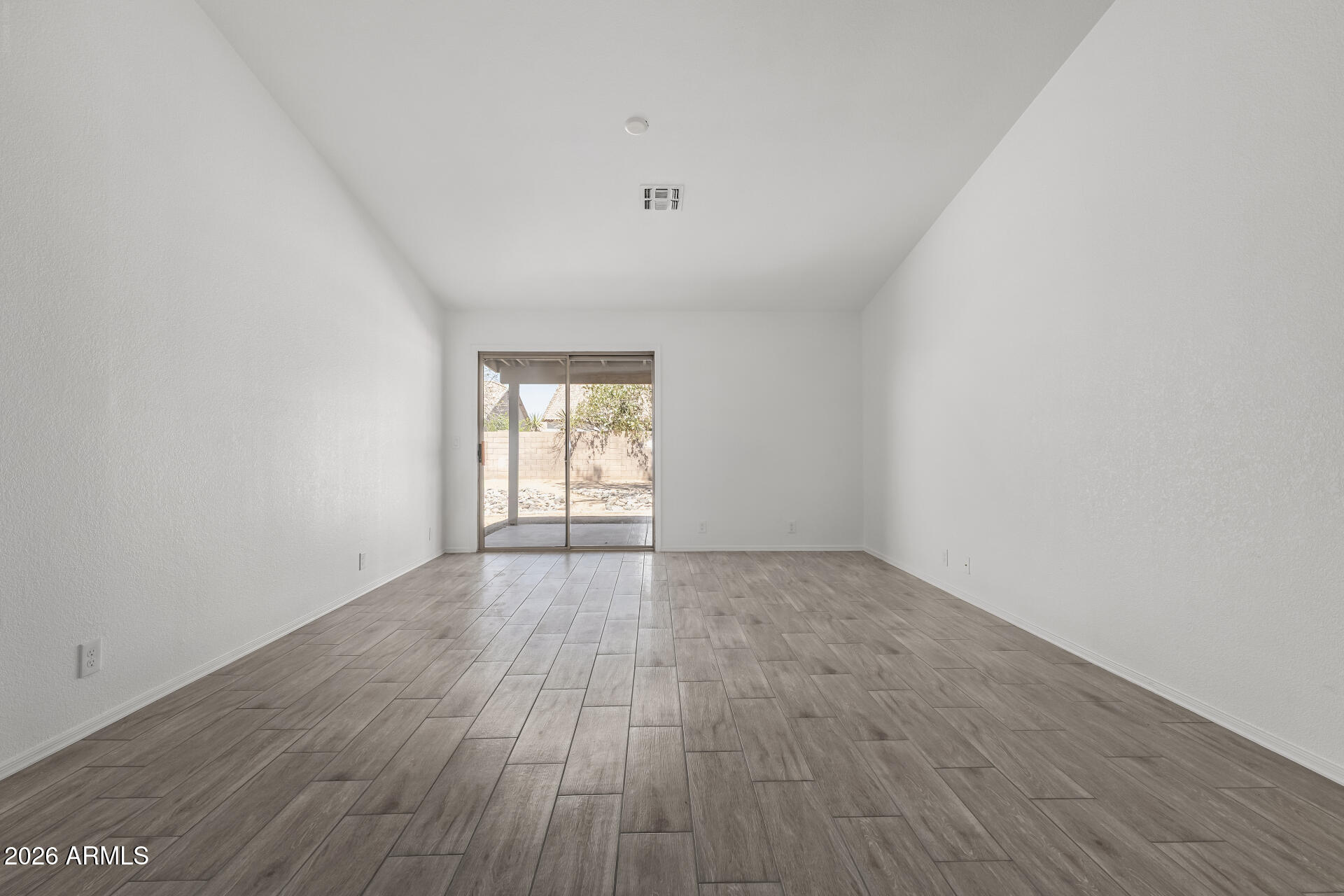 10304 West Windsor Boulevard Glendale, AZ 85307 - Photo 9 of 32 09 - Windsor