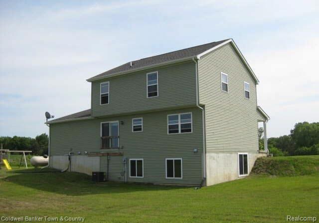 2832 Fisher Road Howell, MI 48855 - Photo 6 of 37 Back of Home