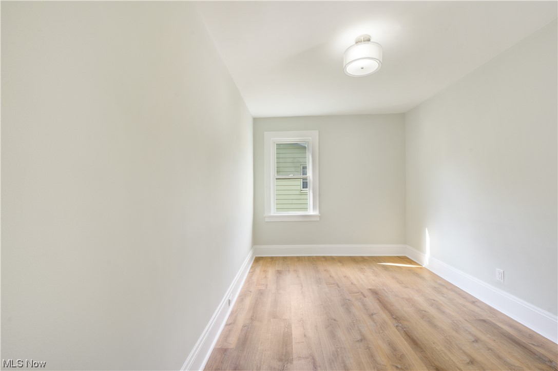 1606 Maple Road Cleveland Heights, OH 44121 - Photo 21 of 30 The 2nd floor offers 3 spacious bedrooms and newly updated full bathroom(2023) features bathtub, sliding shower doors, double sink vanity.