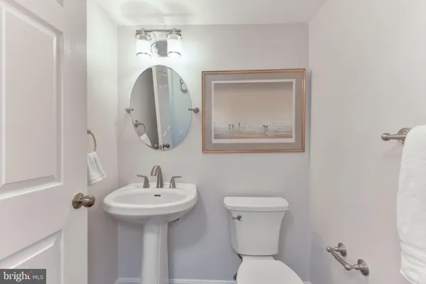 $2,250 | 2151 Jamieson Avenue, Unit 1011, Alexandria, VA 22314