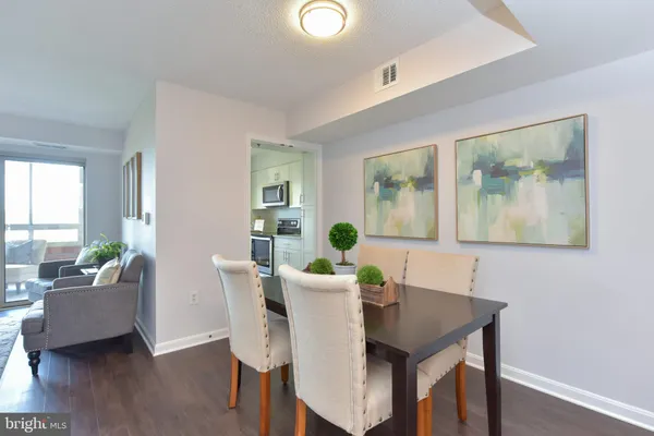 $2,250 | 2151 Jamieson Avenue, Unit 1011, Alexandria, VA 22314