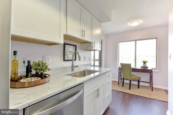 $2,250 | 2151 Jamieson Avenue, Unit 1011, Alexandria, VA 22314