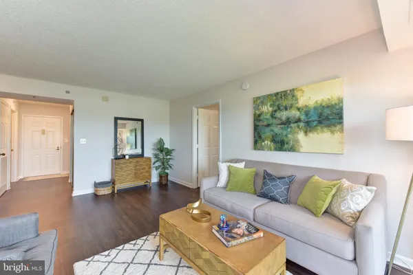 $2,250 | 2151 Jamieson Avenue, Unit 1011, Alexandria, VA 22314