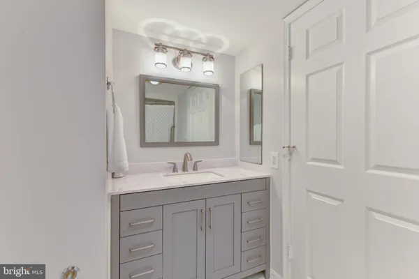 $2,250 | 2151 Jamieson Avenue, Unit 1011, Alexandria, VA 22314