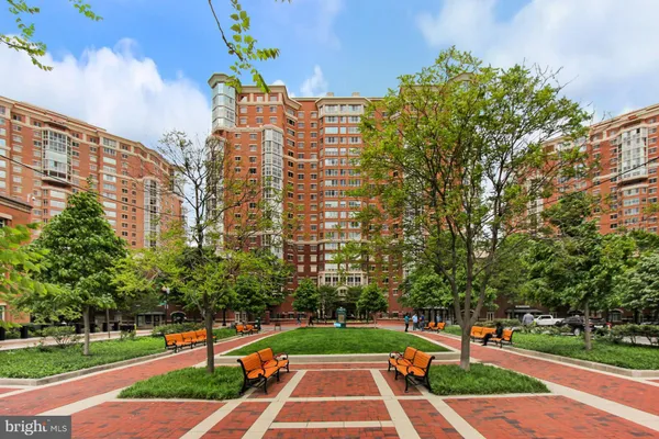 $2,250 | 2151 Jamieson Avenue, Unit 1011, Alexandria, VA 22314