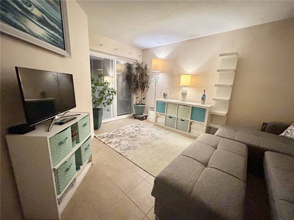 1012 Williamsburg Circle Warwick, RI 02886 - Photo 7 of 21