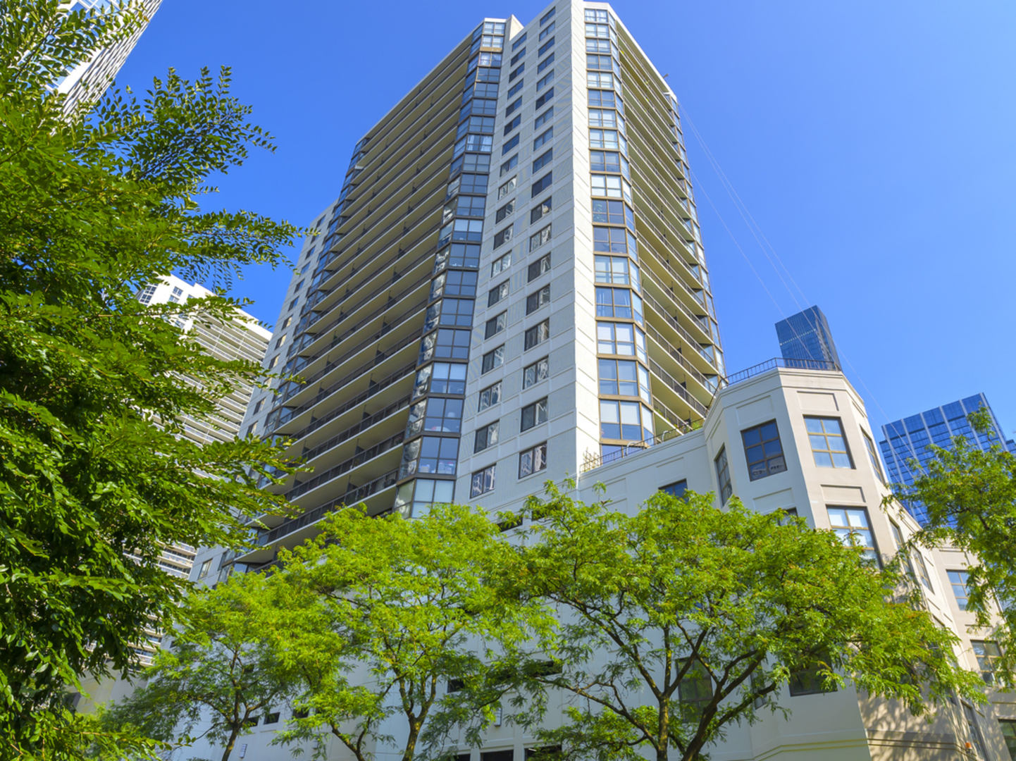 33 West Delaware Place, Unit 11K Chicago, IL 60610 - Photo 1 of 2 a view of a multi story building