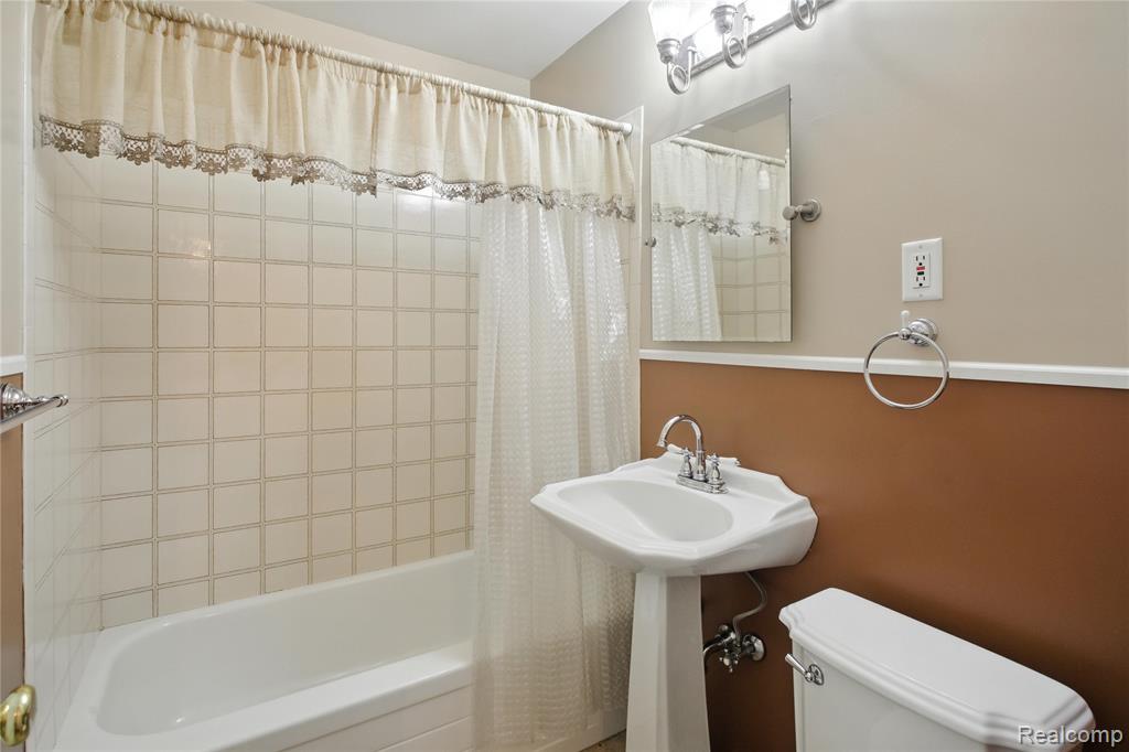 19230 Wall Street Melvindale, MI 48122 - Photo 15 of 44 Gallery Image 15