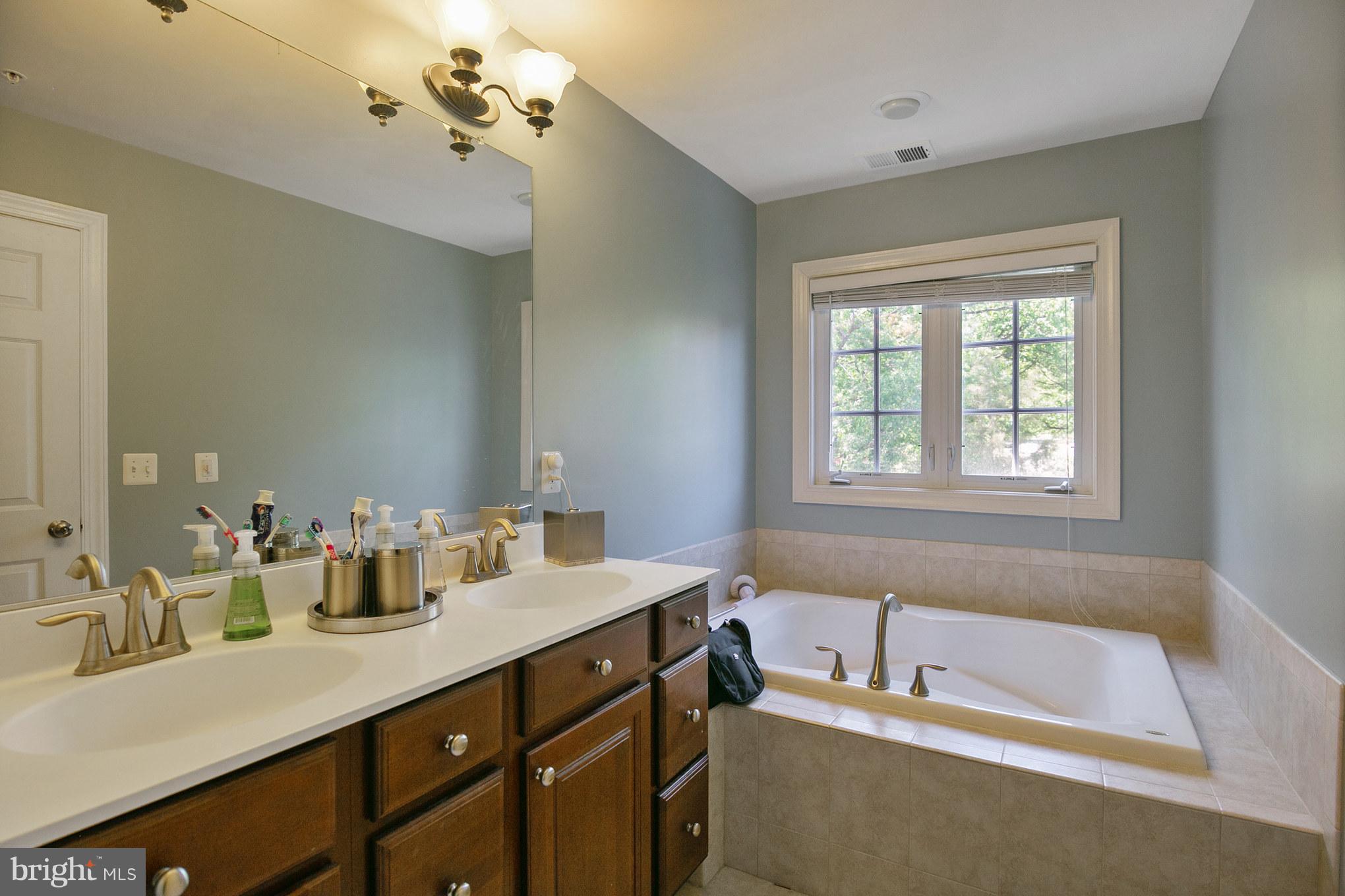 846 West Glebe Road Alexandria, VA 22305 - Photo 21 of 30 Bath (Master)