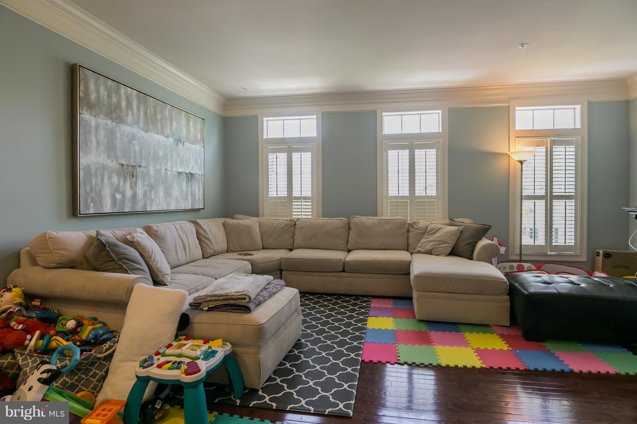 846 West Glebe Road Alexandria, VA 22305 - Photo 9 of 30 Living Room