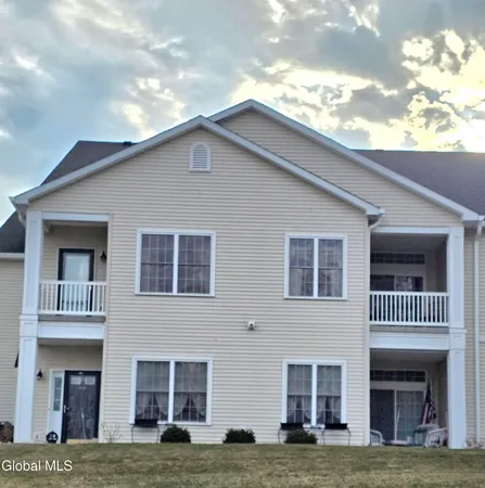 $299,900 | 208 N Ridge, Unit 208, Troy, NY 12182