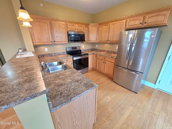 $285,000 | 208 N Ridge, Unit 208, Troy, NY 12182