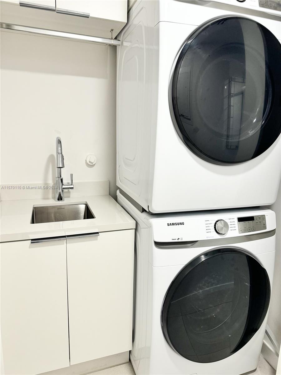 1945 Lakeshore Drive Weston, FL 33326 - Photo 19 of 19 a utility room with a washer and dryer