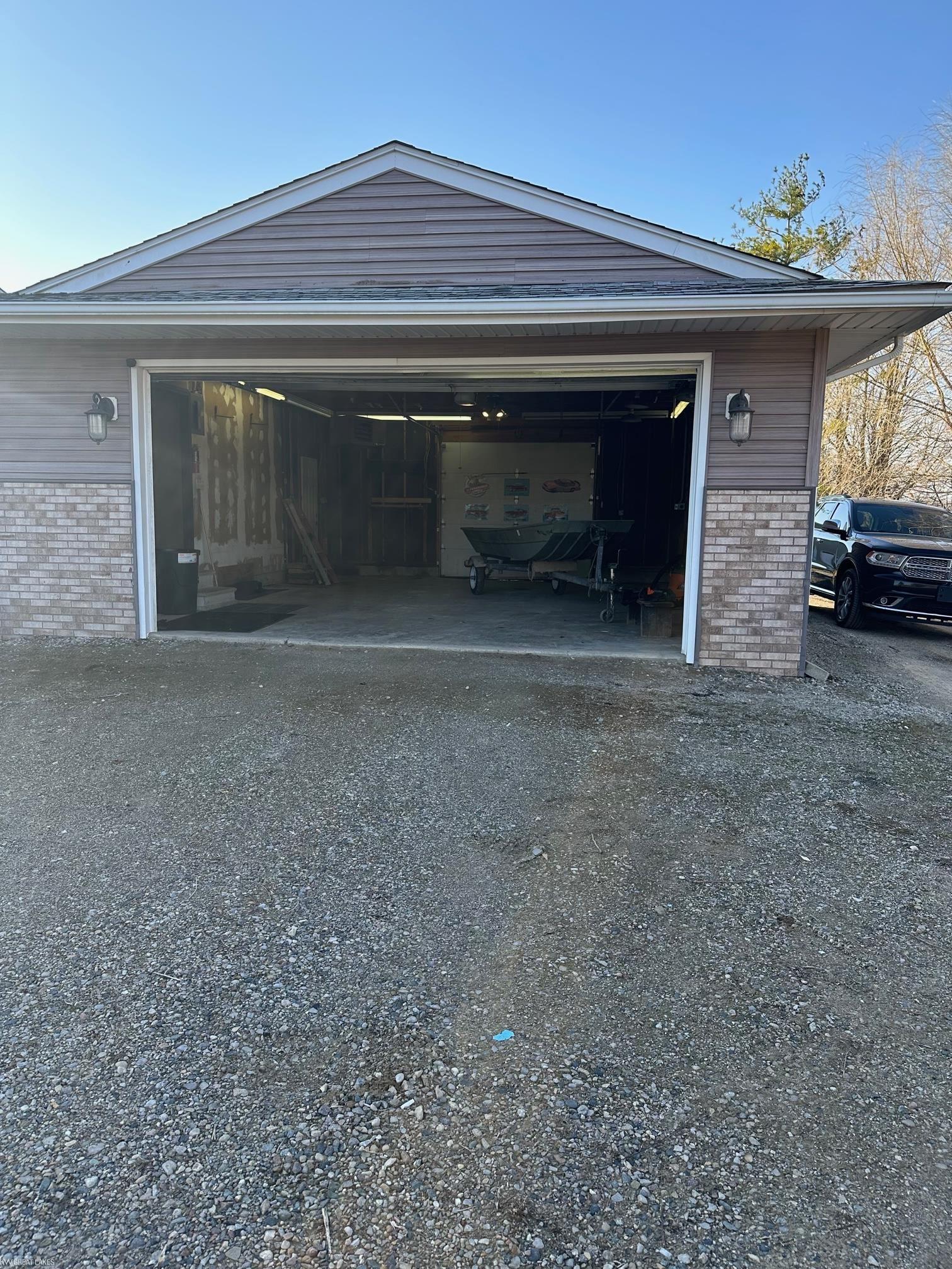 27500 Pratt Road Richmond, MI 48062 - Photo 8 of 77 Attached Garage