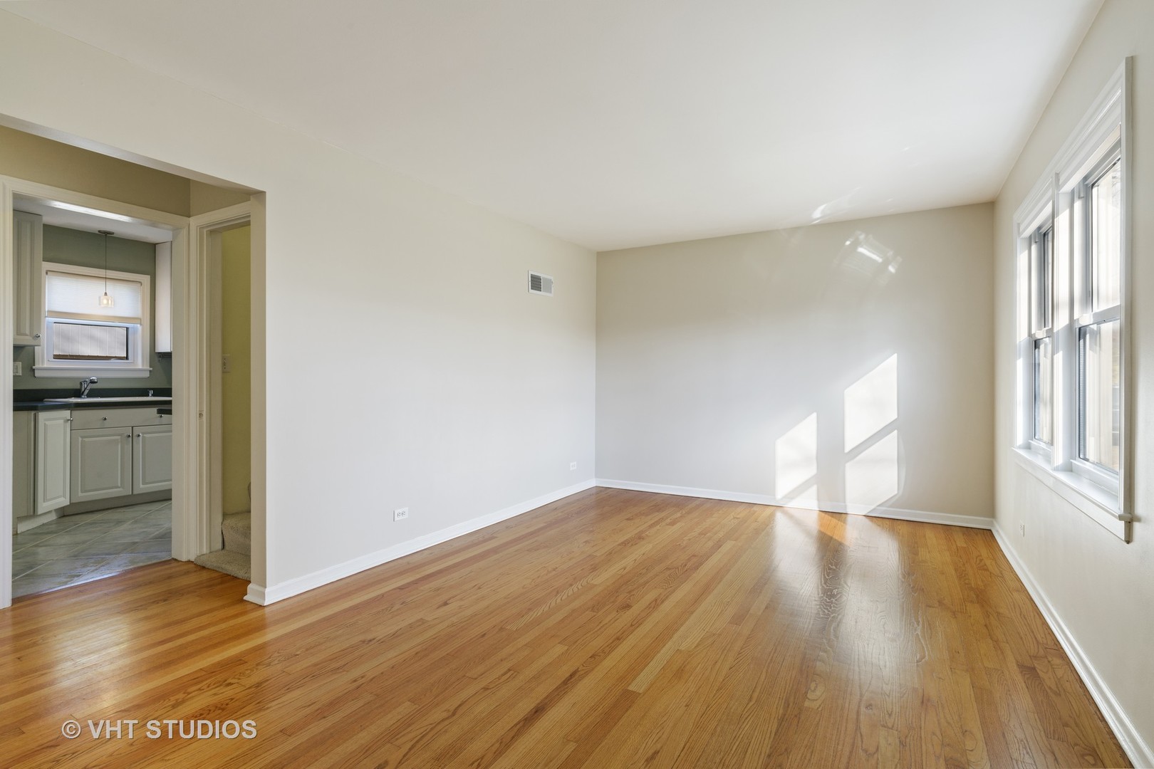 204 North Maple Street Mount Prospect, IL 60056 - Photo 3 of 16