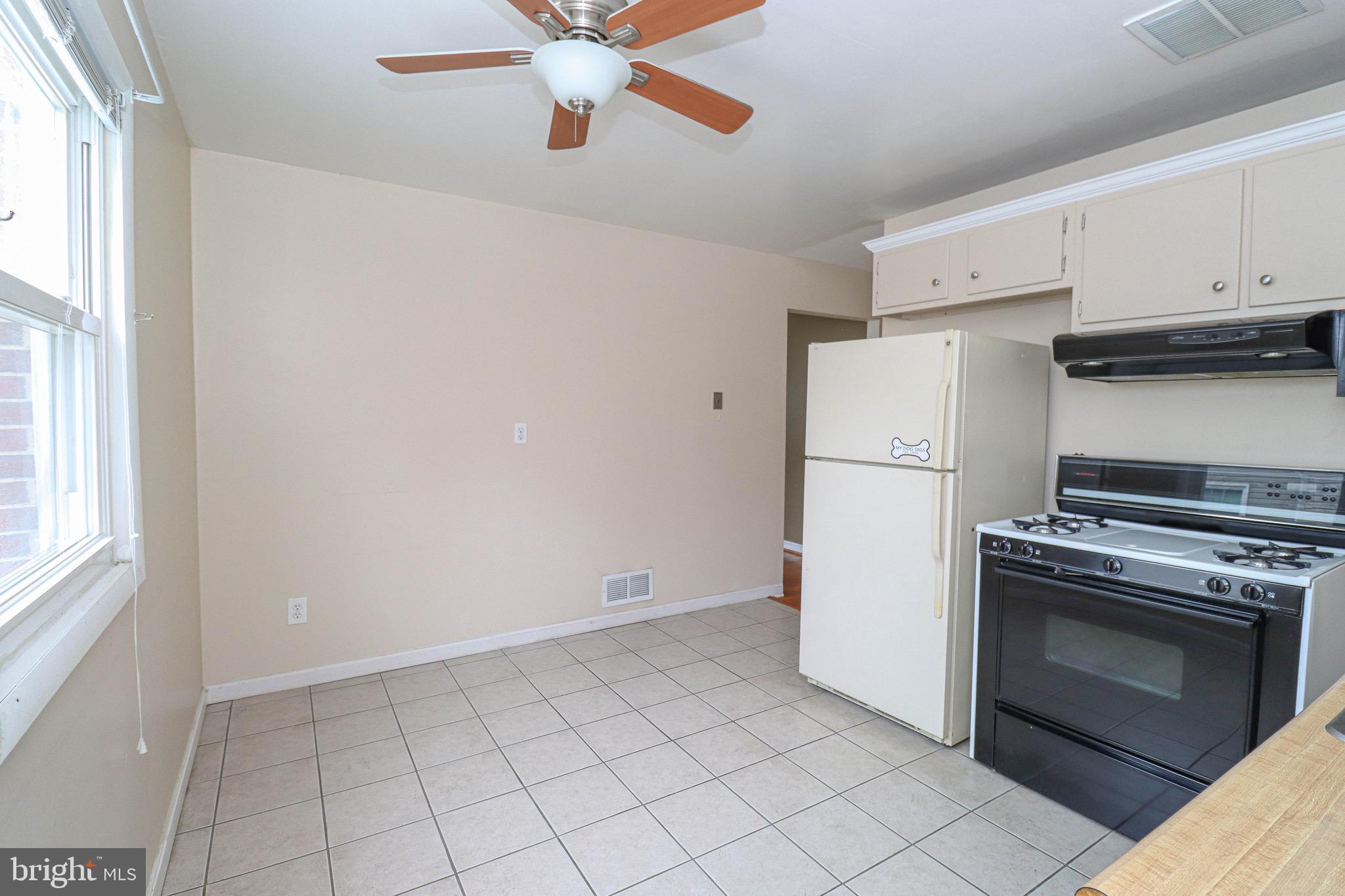 104 North Longcross Road Linthicum Heights, MD 21090 - Photo 8 of 34 Table Space in Kitchen