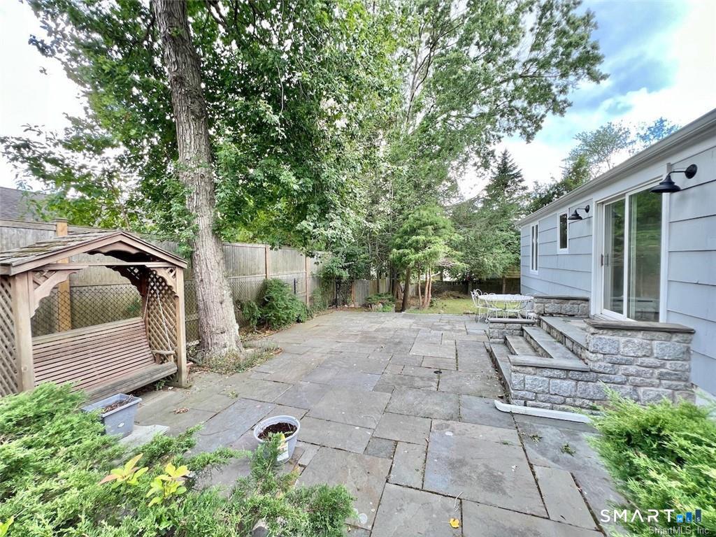 34 Crescent Road Westport, CT 06880 - Photo 4 of 27