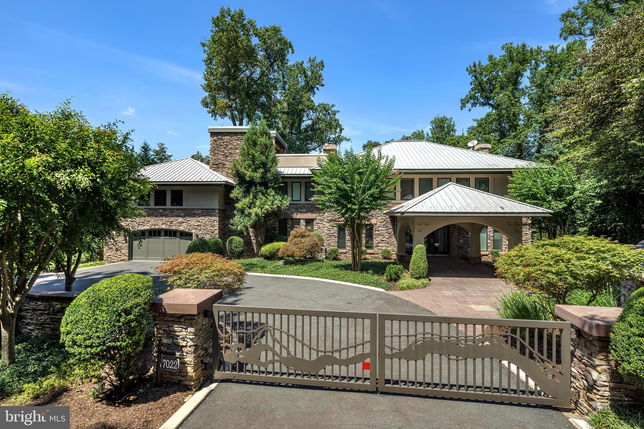 a view of house with outdoor seating yard