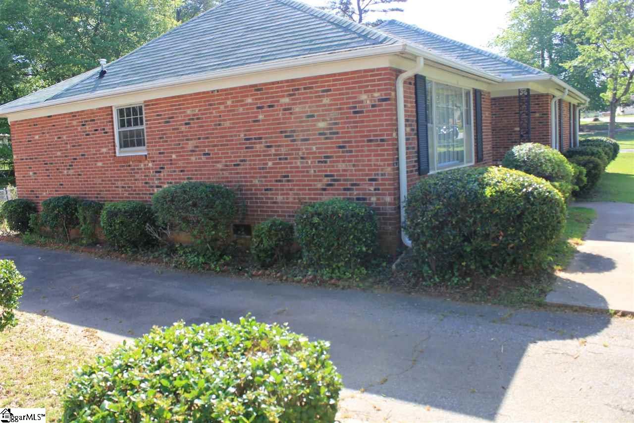 232 Quartermaster Road Spartanburg, SC 29301 - Photo 3 of 19 Gallery Image 3