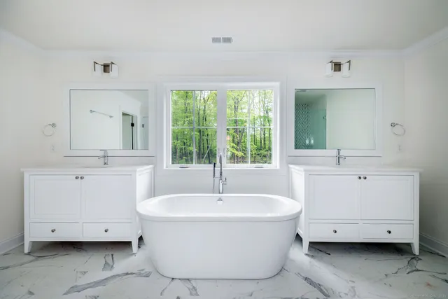 $1,375,000 | 195 Willow Creek Estates Drive, Southbury, CT 06488