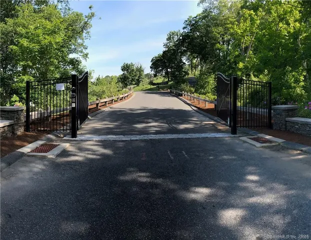 $1,375,000 | 195 Willow Creek Estates Drive, Southbury, CT 06488