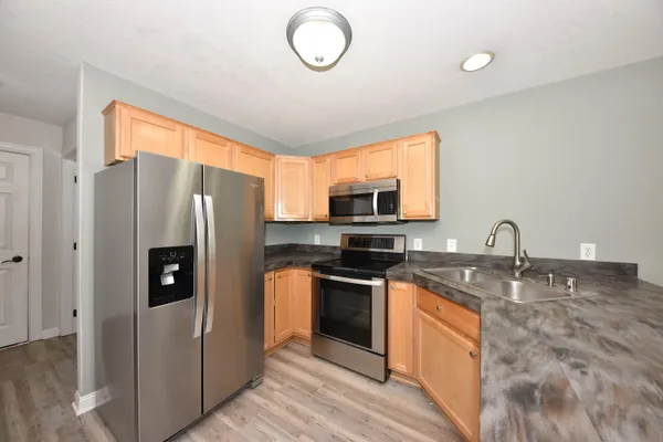 $332,500 | 1123 White Sands Court, West Bend, WI 53090