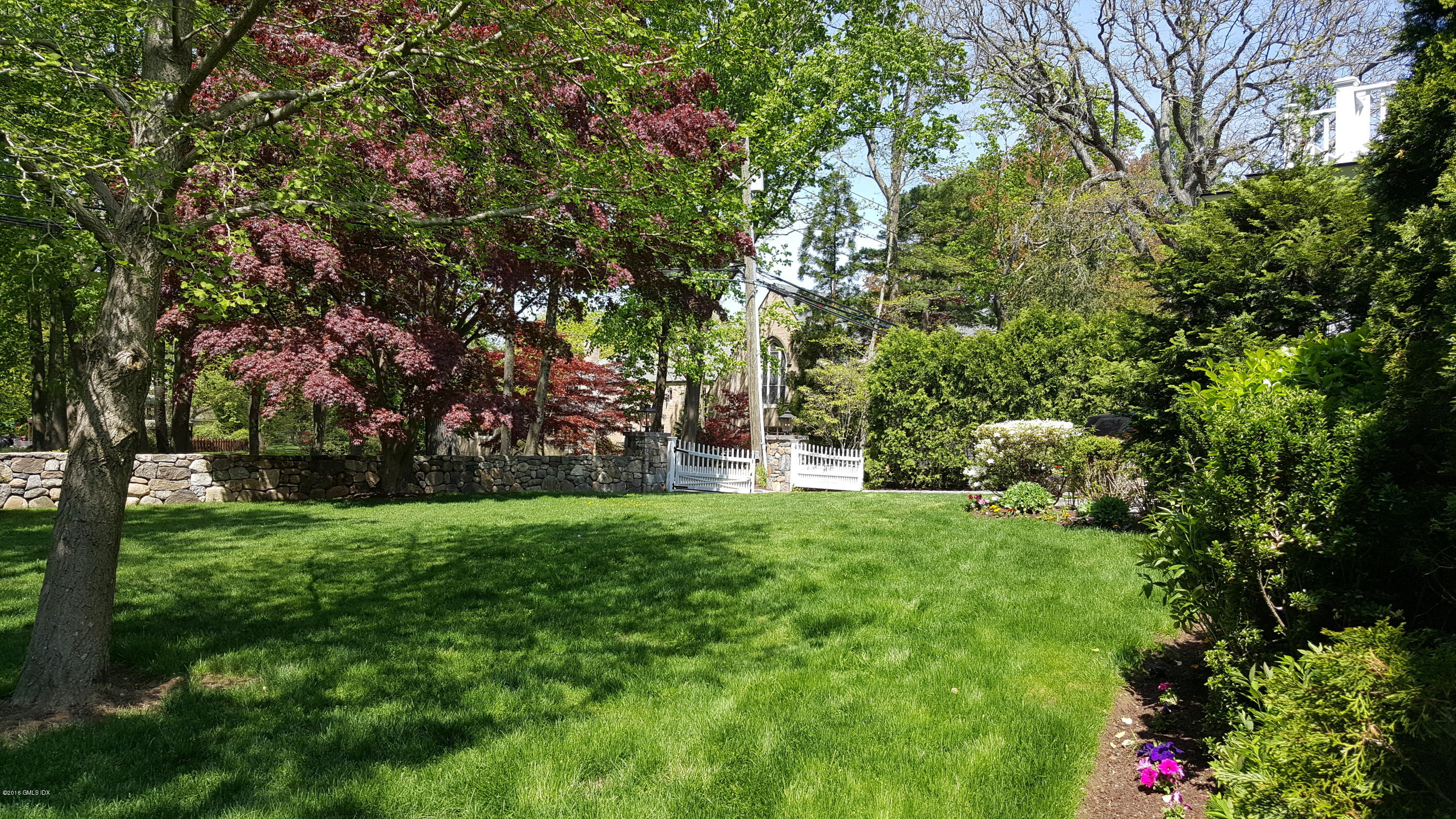 19 Indian Head Road Riverside, CT 06878 - Photo 31 of 34 a view of a garden with trees