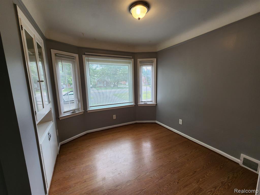 11315 Inkster Road Livonia, MI 48150 - Photo 4 of 13