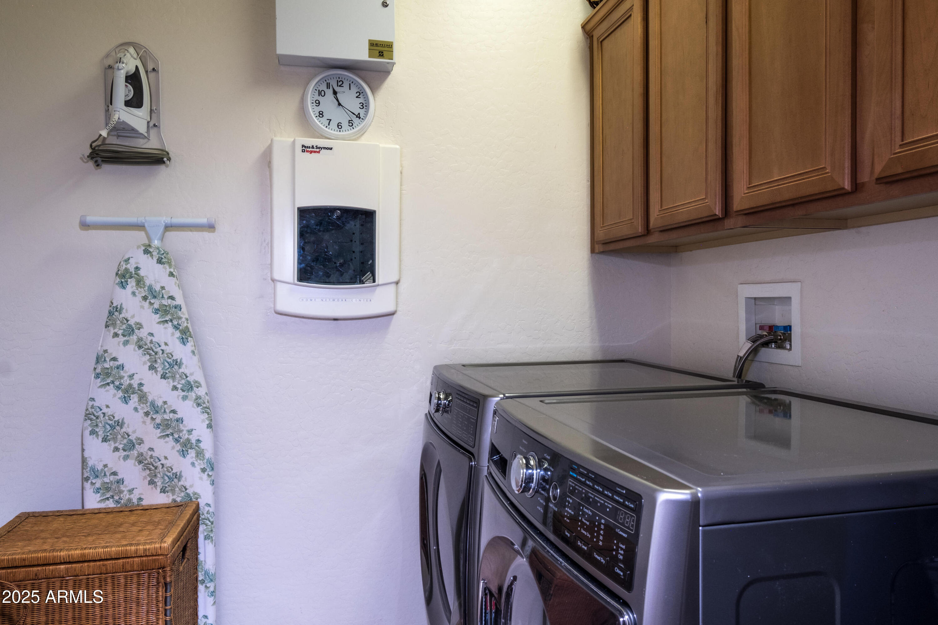 722 Crown Ridge Road Sedona, AZ 86351 - Photo 27 of 35 a utility room with dryer and washer