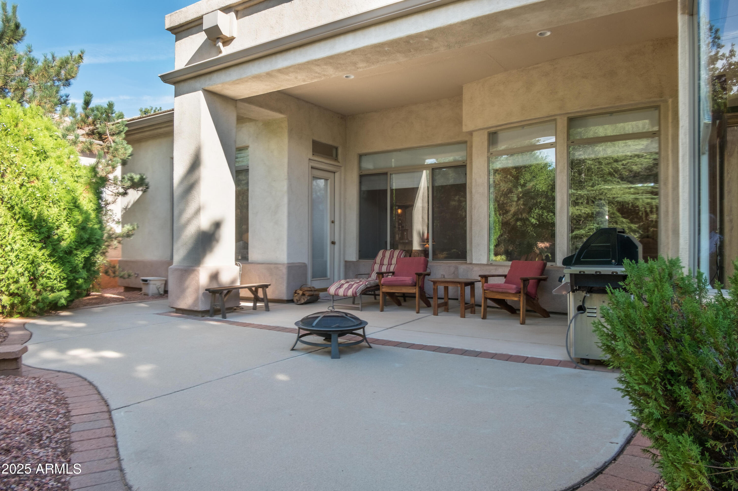 722 Crown Ridge Road Sedona, AZ 86351 - Photo 28 of 35 a view of a patio with couple of chairs and a fountain