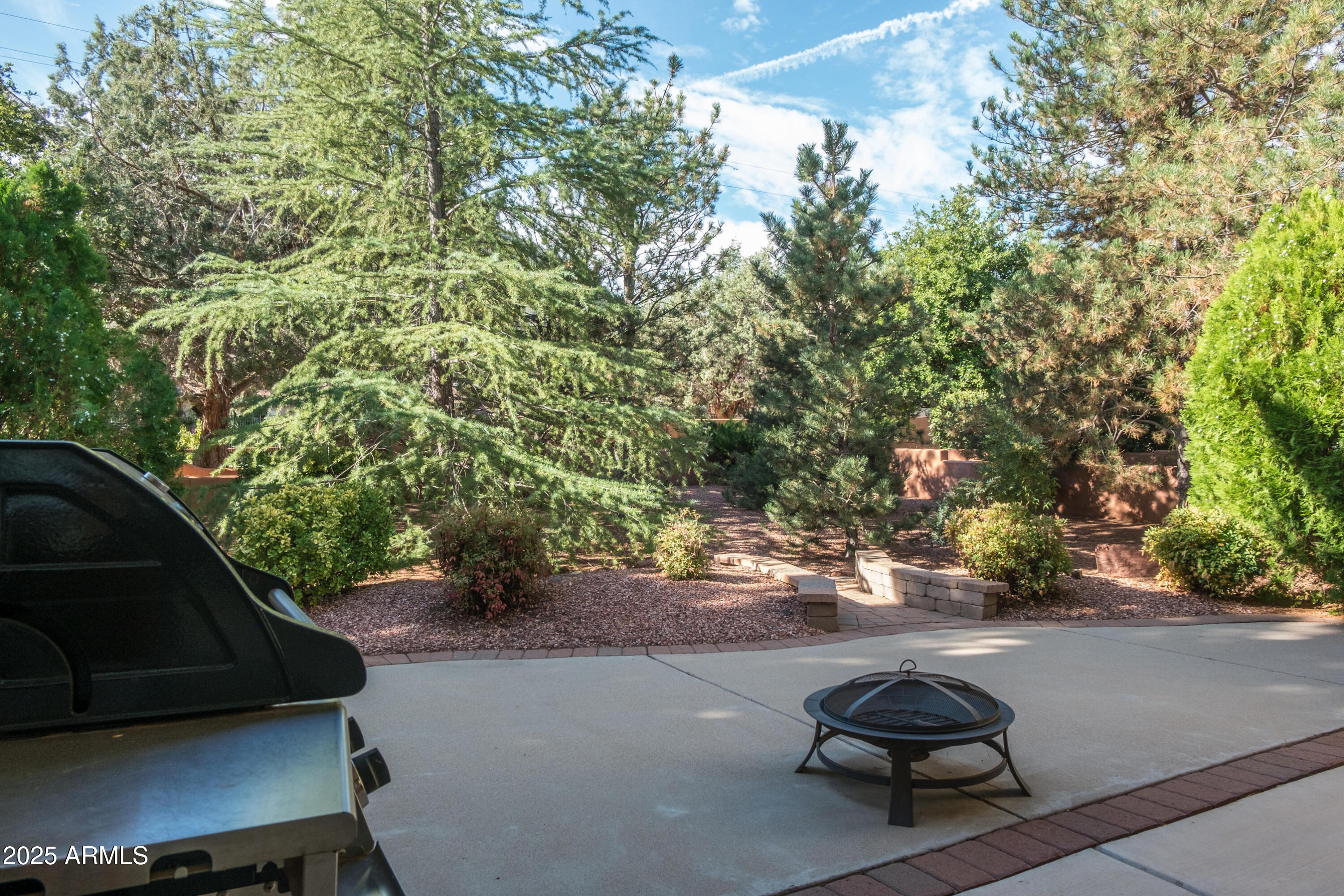 722 Crown Ridge Road Sedona, AZ 86351 - Photo 29 of 35 a view of backyard with swimming pool table and chairs