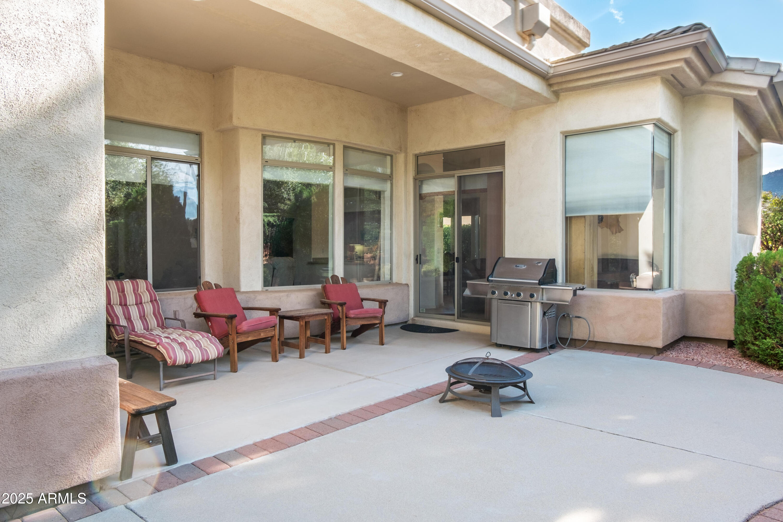 722 Crown Ridge Road Sedona, AZ 86351 - Photo 30 of 35 a living room filled with furniture