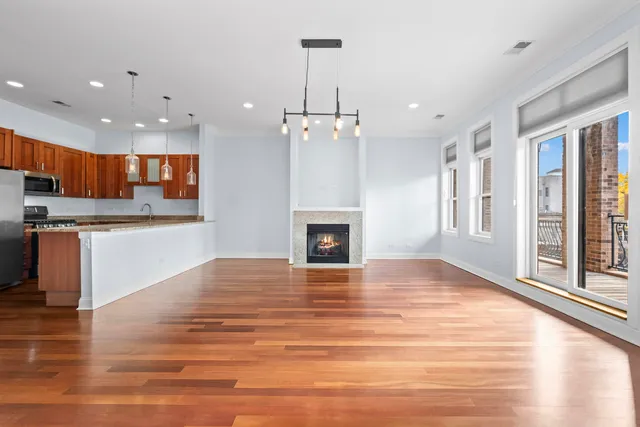 $625,000 | 4147 North Lincoln Avenue, Unit 3, Chicago, IL 60618