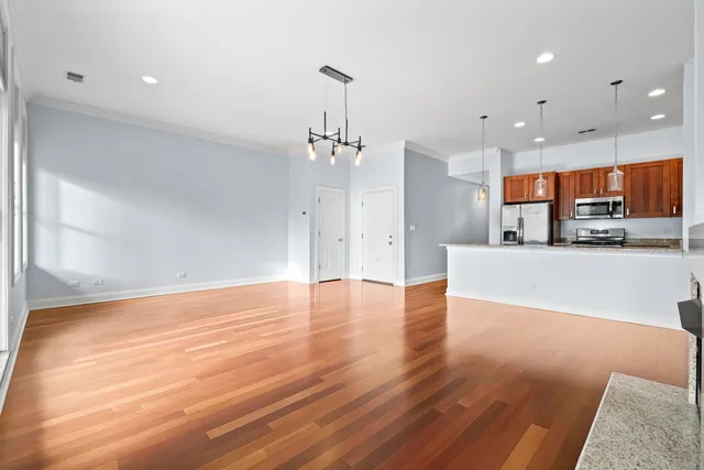 $625,000 | 4147 North Lincoln Avenue, Unit 3, Chicago, IL 60618