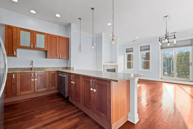 $625,000 | 4147 North Lincoln Avenue, Unit 3, Chicago, IL 60618