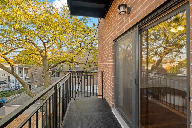 $625,000 | 4147 North Lincoln Avenue, Unit 3, Chicago, IL 60618