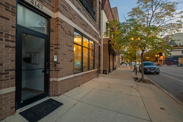 $625,000 | 4147 North Lincoln Avenue, Unit 3, Chicago, IL 60618
