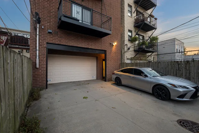 $625,000 | 4147 North Lincoln Avenue, Unit 3, Chicago, IL 60618