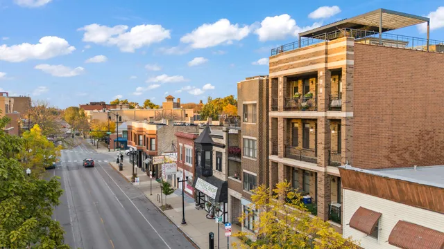 $625,000 | 4147 North Lincoln Avenue, Unit 3, Chicago, IL 60618