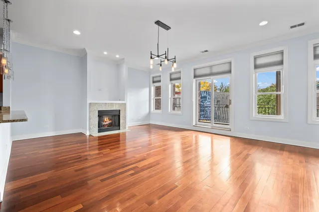 $625,000 | 4147 North Lincoln Avenue, Unit 3, Chicago, IL 60618